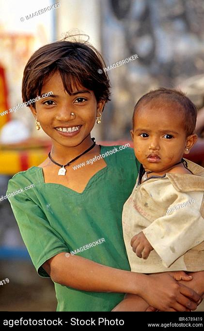 Indian woman with child, Indian family, Corbett, India, Asia