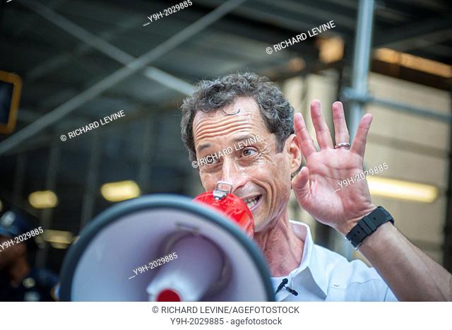 NYC Mayoral candidate and disgraced congressman Anthony Weiner joins thousands of Dominican-Americans and their friends and supporters as he campaigns in the...