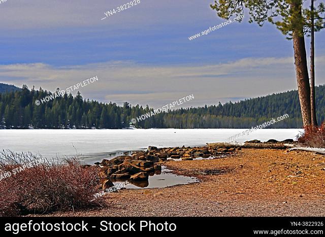 Frozen Lake of the Woods in Southern Oregon