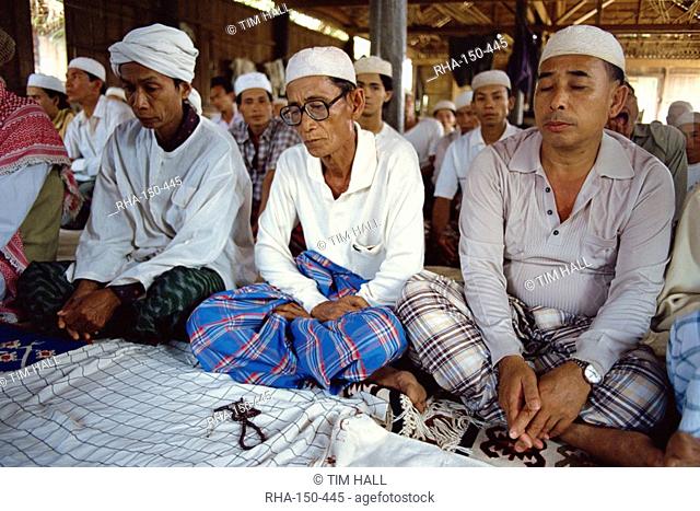 Muslim men at prayers at Siem Reap in Cambodia, Indochina, Southeast Asia, Asia