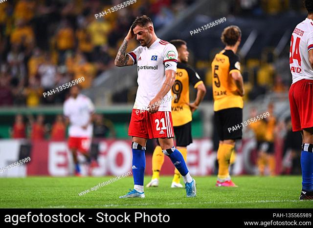 Disappointment for Tim Leibold (HSV Hamburg Hamburg). GES / Football / DFB Cup: 1st round: Dynamo Dresden - HSV Hamburg Hamburg Hamburg, 14.09