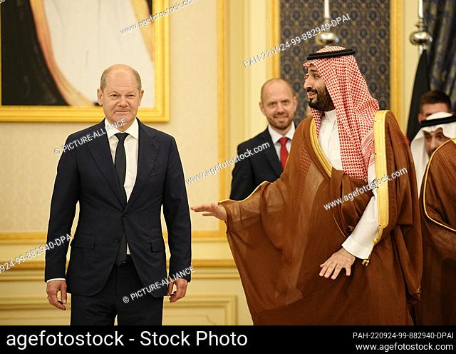 24 September 2022, Saudi Arabia, Dschidda: German Chancellor Olaf Scholz (l, SPD) is received by the Crown Prince of the Kingdom of Saudi Arabia Mohammed bin...