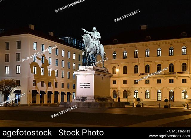 Thematic picture Corona pandemic: Bavaria decides to limit the exit. View of Wittelsbacher Platz with the equestrian statue of Maximilan Churfuerst of Bavaria...