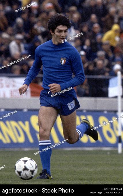 Paolo ROSSI, Italy, national football player, individual action with ball, action, undated recording,  | usage worldwide. - /Italien