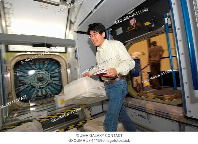 Japan Aerospace Exploration Agency (JAXA) astronaut Takao Doi, STS-123 mission specialist, participates in a training session in a space station mockuptrainer...