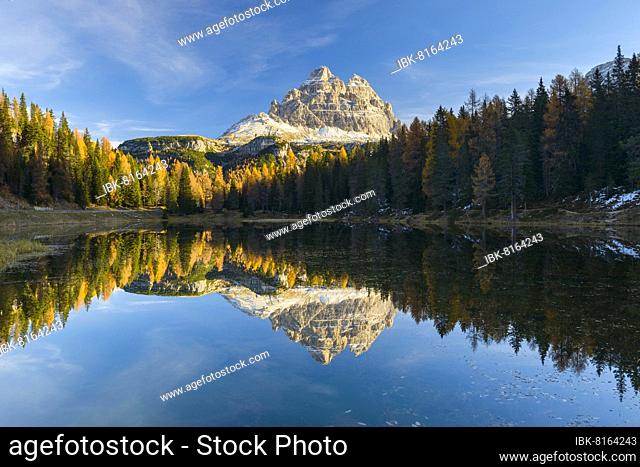 Antorno lake towards Tre Cime di Lavaredo mountain reflected in lake, Drei Zinnen, Autumn, Cadore, Misurina, Belluno District, Veneto, Dolomites, Italy, Europe