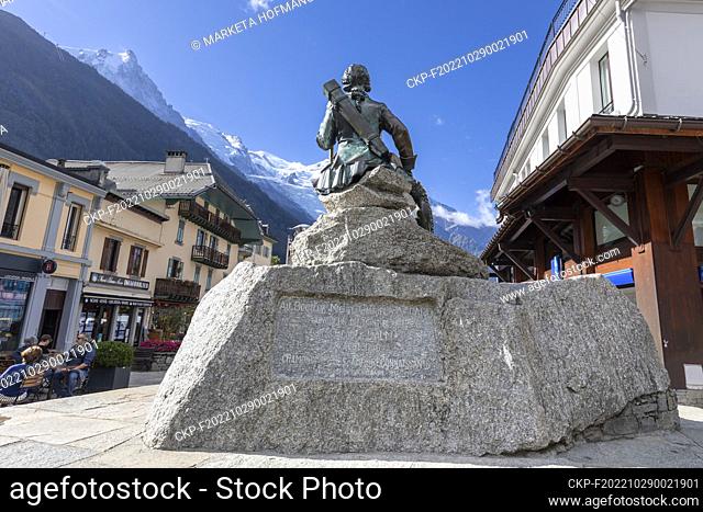 Chamonix-Mont-Blanc, Mont Vlanc, Aiguille du Midi, viewpoint, view, Mountain, hill, cable car, top, Michel Passard Statue, Monument, France
