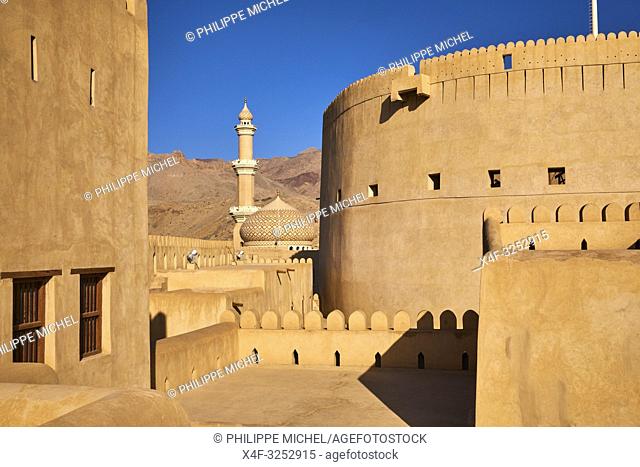 Sultanat d'Oman, gouvernorat de Ad-Dakhiliyah, Nizwa, le fort du XVIIe siècle / Sultanate of Oman, Ad-Dakhiliyah Region, Nizwa, the 17 century fort
