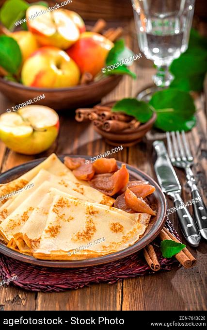 pancakes with apples
