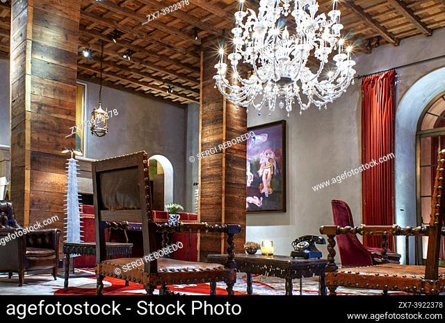 NEW YORK, Hall of Gramercy Park Hotel. 2 Lexington Avenue. Telephone 212-920-3300. A boutique hotel well located with access to the only private park in...