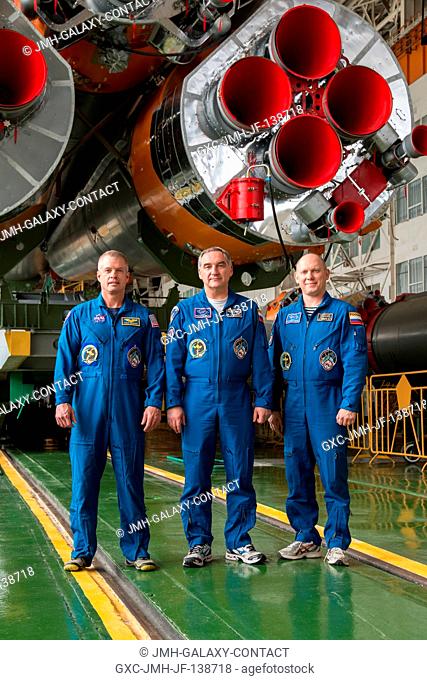 In the Integration Facility at the Baikonur Cosmodrome in Kazakhstan, NASA astronaut Steve Swanson (left), Expedition 39 flight engineer and Expedition 40...
