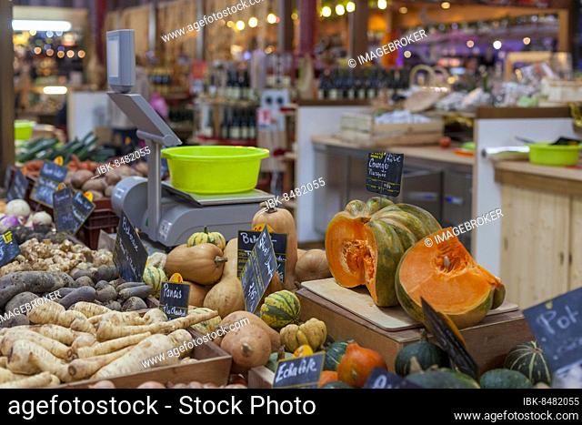 Historic market hall Marché couvert, fruit and vegetable sale, Colmar, Alsace, France, Europe