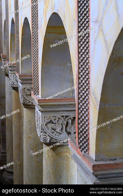 29 November 2023, Saxony-Anhalt, Hamersleben: The richly decorated chapters on the pillars of the collegiate church of St. Pancratius