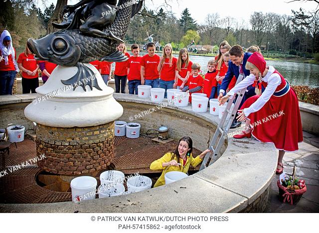 Princess Viktoria de Bourbon de Parme (L) empties the Wishing Well together with children from Kinderboom school in theme park De Efteling in Kaatsheuvel