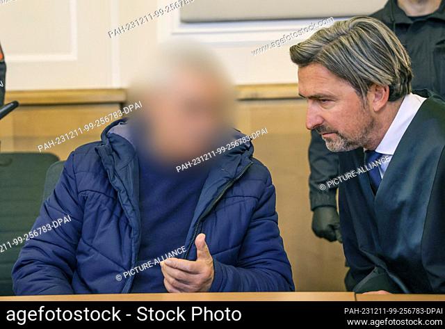 11 December 2023, Lower Saxony, Osnabrück: The 82-year-old defendant sits next to his defense lawyer Frank Otten (r) in the Osnabrück district court