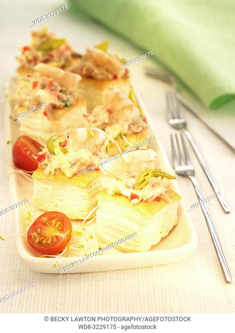 Tartaleta de bonito, gamba y mayonesa