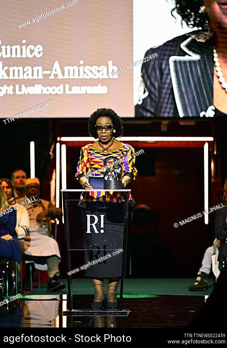 El Dr. Eunice Brookman-Amissah recibe el premio ""Para las discusiones pioneras sobre los derechos reproductivos de las mujeres en África