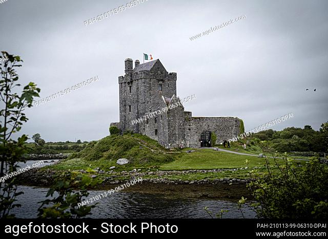 30 May 2019, Ireland, Clare Circuit: Dunguaire Castle near the Irish city of Galway. The small castle offers tourists along the Wild Atlantic Way a short stop