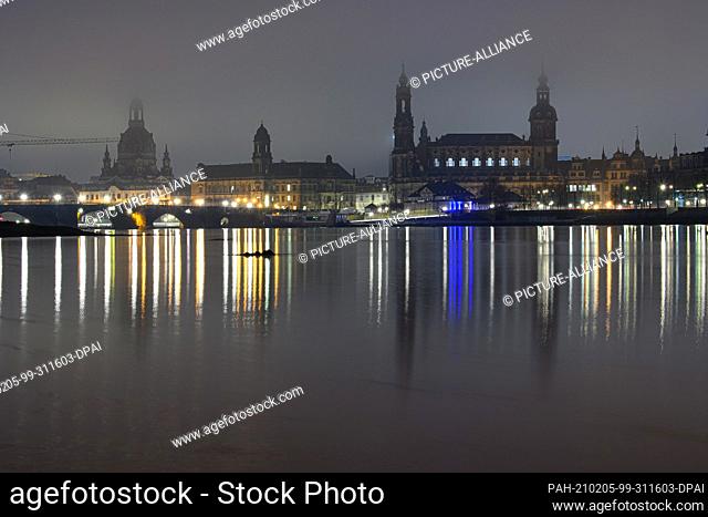 05 February 2021, Saxony, Dresden: The Elbe meadows in front of the historic Old Town with the Frauenkirche (l-r), the Ständehaus