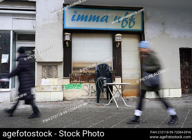 18 January 2021, Berlin: Passers-by walk past the closed pub ""imma uff"". Despite the name, this pub also had to close during the Corona pandemic