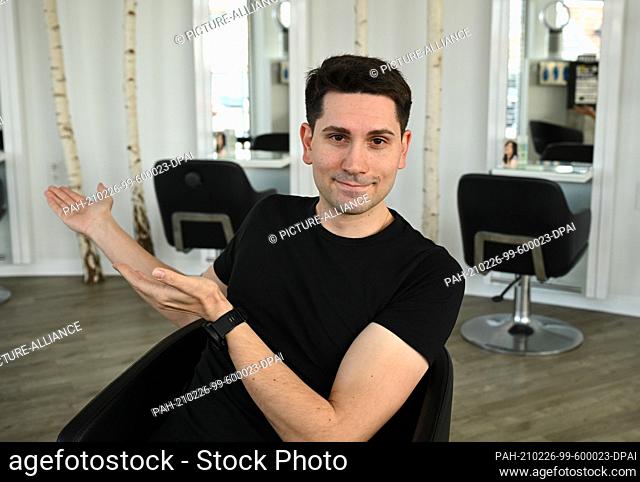 23 February 2021, Hessen, Seeheim-Jugenheim: Konstantin Schick, owner of the salon ""Schick Friseure"", sits in his shop in front of the empty chairs