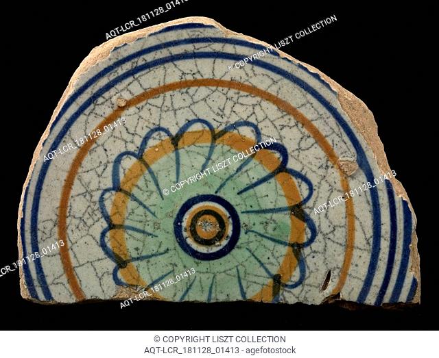 Fragment majolica dish, polychrome, in the middle rosette, surrounded by circles, plate crockery holder soil find ceramic earthenware glaze