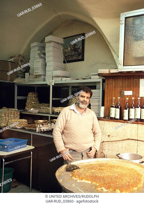 Eine typische Bäckerei im Souk von Jerusalem, Israel 1970er Jahre. A typical bakery in the Souk of Jerusalem, Israel 1970s