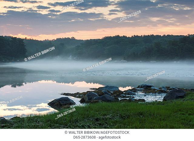 USA, Massachusetts, Cape Ann, Annisquam, Annisquam Harbor in summer fog