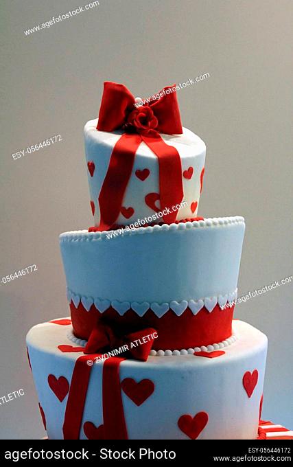 Delicious decorated wedding cake
