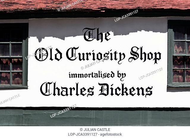 England, London, Holborn. The Old Curiosity Shop immortalised by Charles Dickens. The sixteenth century shop is probably the oldest in central London