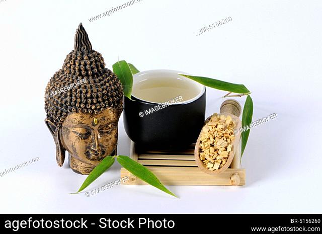 Cup of tea with stems of (Clematis) armandii (Caulis Clematidis Armandii), Mu Tong, Mutong Caulis