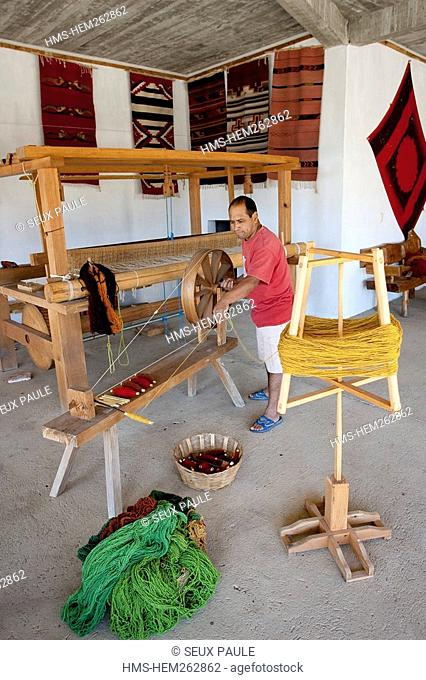Mexico, Oaxaca State, Teotitlan del Valle, traditional weaving