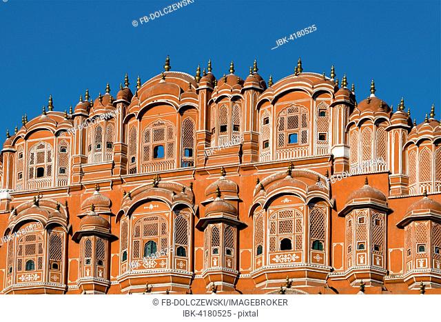 Facade of the Hawa Mahal, Palace of the Winds, Jaipur, Rajasthan, India