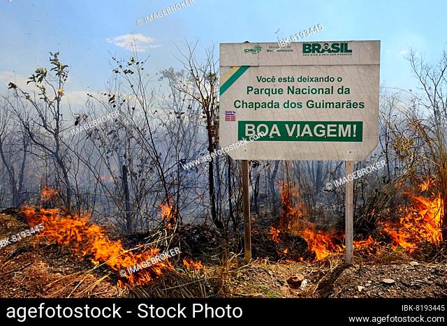 Bon voyage, National Park sign at a bushfire, Chapada dos Guimarães NP, Mato Grosso, Brazil, South America