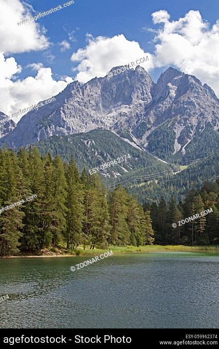 Der Mittersee ist ein Bergsee im Grenzbereich von Lechtaler Alpen und Mieminger Gebirge nördlich unterhalb des Fernpasses in Tirol