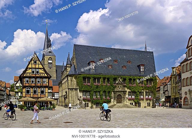 Market with City Hall and Church of St. Benedictine, House Hoken, restaurant, Quedlinburg, Saxony-Anhalt, Germany