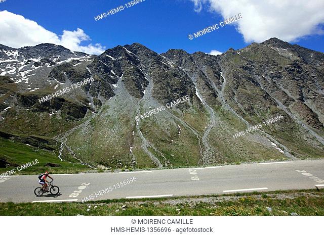 France, Hautes Alpes, Parc Naturel Regional du Queyras (Natural regional park of Queyras), Col Agnel road 2744 m