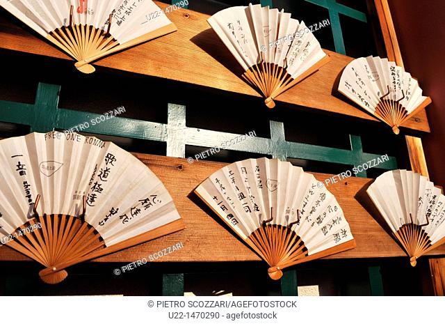 Kyoto (Japan): fans in a shrine by the Teramachi Shopping Arcade