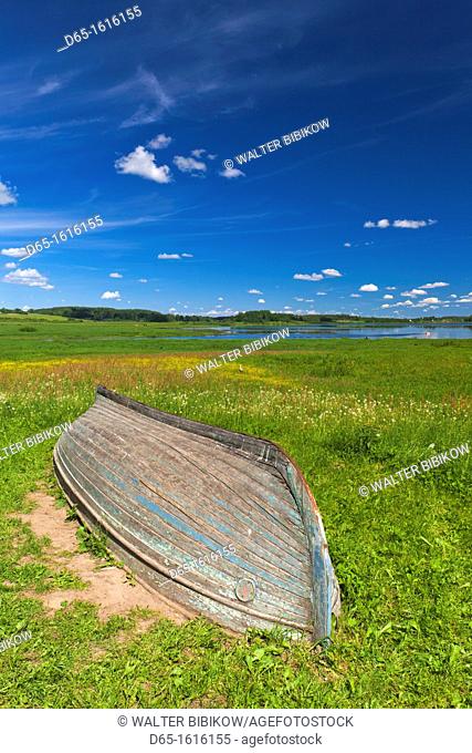Russia, Pskovskaya Oblast, Pushkinskie Gory, landscape at Mikhailovskoye, the Alexander Pushkin Preserve, estate of famous Russian poet