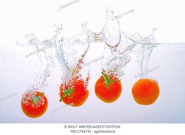 Tomatoes thrown into water
