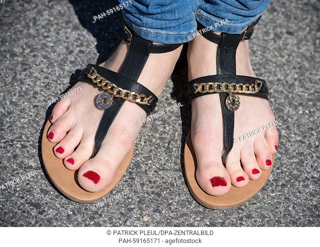 A woman is seen wearing sandals in Spremberg, Germany, 11 June 2015. Photo: Patrick Pl | usage worldwide. - Spremberg/Brandenburg/Germany