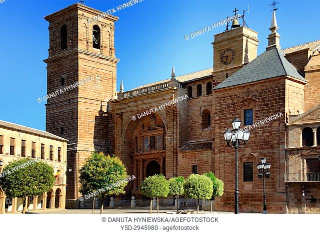 Town hall and San Andres Apostol church, Plaza Mayor, Villanueva de los Infantes, Ruta de Don Quijote, Ciudad Real province, Castilla La Mancha, Spain
