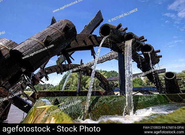 06 July 2021, Bavaria, Möhrendorf: A water wheel stands on the Regnitz. In former times the water scoop wheels in the region of Pegnitz, Rednitz and Regnitz