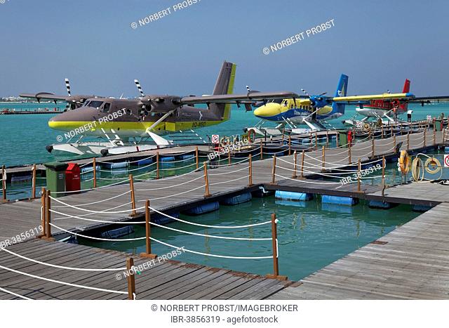 Pontoon with hydroplanes, De Havilland Canada DHC-6 300 Twin Otter, Malé International Airport, Hulhulé, Maldives