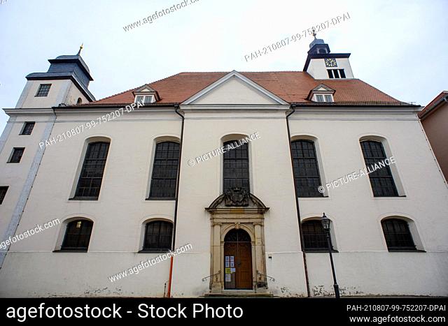 28 July 2021, Saxony-Anhalt, Köthen (Anhalt): The facade of the St. Agnus Church. The church was built from 1694 to 1699 by the master builder Johann Bernhard...