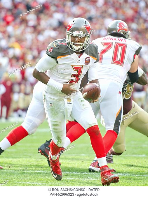 Tampa Bay Buccaneers quarterback Jameis Winston (3) looks to hand-off the ball in fourth quarter action against the Washington Redskins at FedEx Field in...