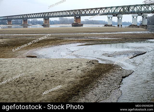 The critical hydrological situation of the Po river near the Becca bridge: the indicators record severe drought rates, with the lowest levels recorded in the...