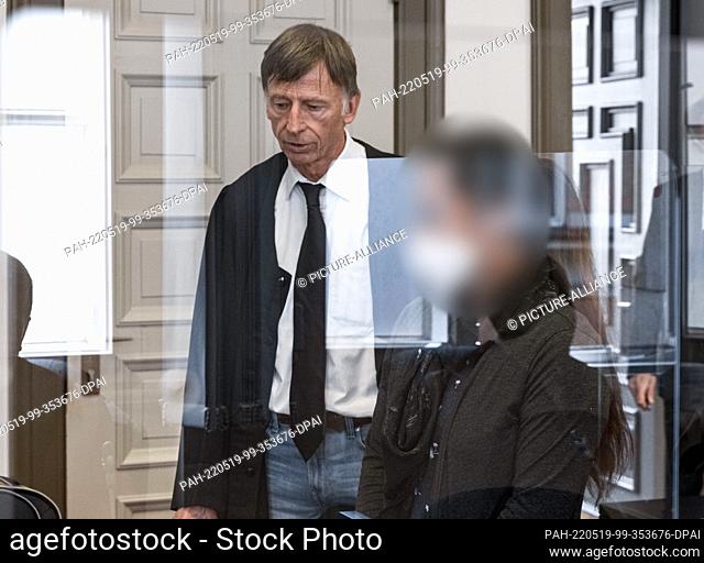 19 May 2022, Hamburg: The accused IS returnee from Bremen stands next to one of her defense lawyers, Johannes Pausch, in a hall of the Higher Regional Court