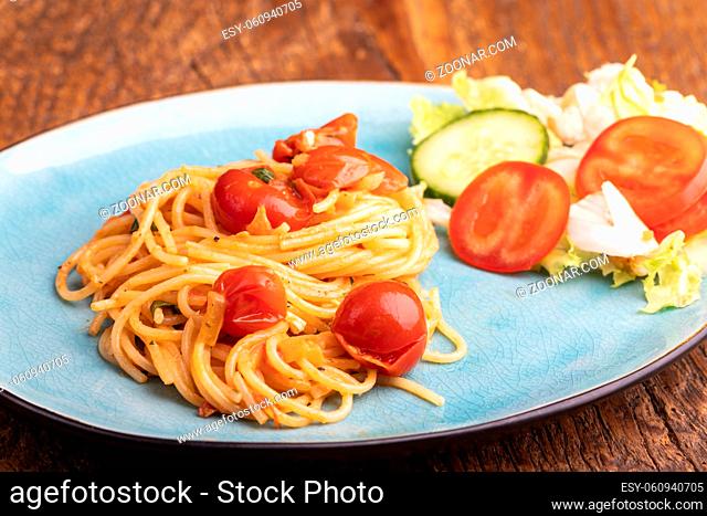 Spaghetti mit Kirschtomaten