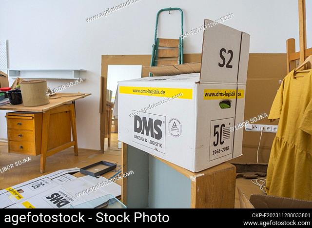 umzugskartons, removal boxes DMS umzug & logistik, Personal Relocation, Move, Carton Packing Banana Box (CTK Photo/Libor Sojka)